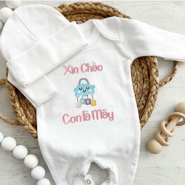 Bộ Liền Thân Sơ Sinh Thêu Tên Bé Gái Có Bao Tay, Bao Chân Lật - BT011